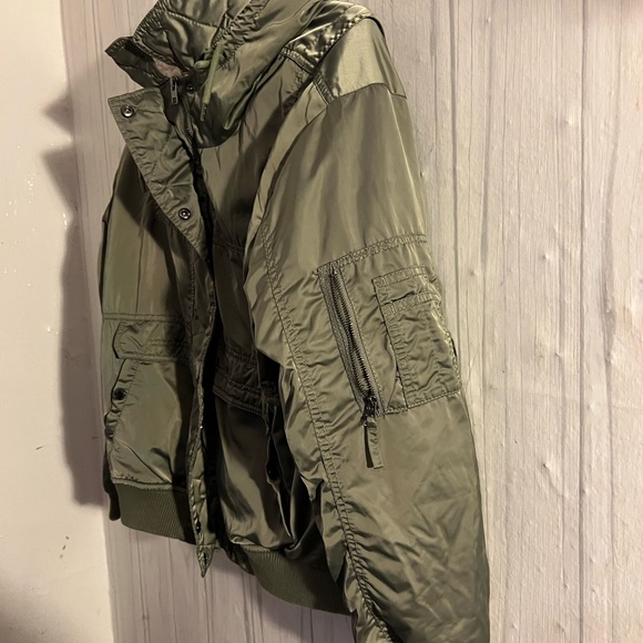 American Eagle Outfitters Olive Puffer Jacket - Picture 3 of 13